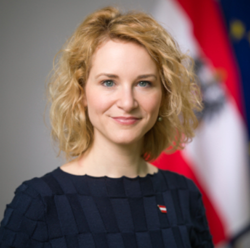 Eva-Maria Holzleitner